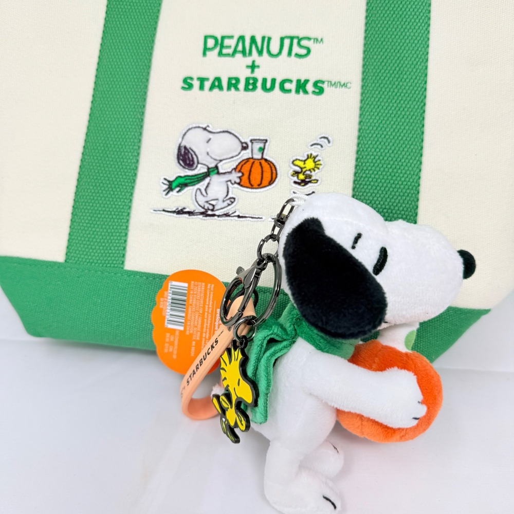 Starbucks Snoopy Tote Bag W/ Charm Keychain Plush NWT 2026  ++ Snoopy GC *read* - Picture 6 of 6
